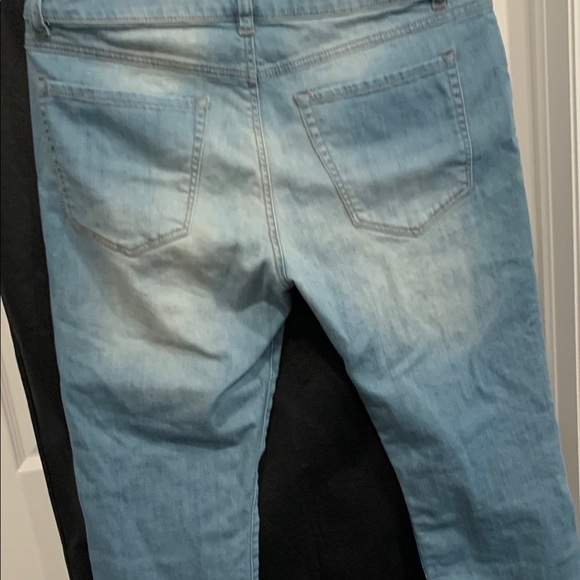 Cabi Distressed Crop Jeans - Picture 6 of 6
